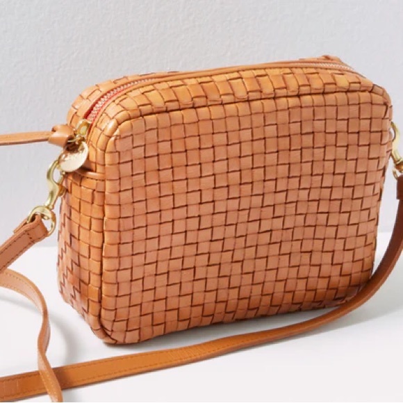 SOLD🎉🎉🎉 Clare V's midi sac in natural woven leather. Crossbody SOLD🎉🎉🎉 - Picture 1 of 6
